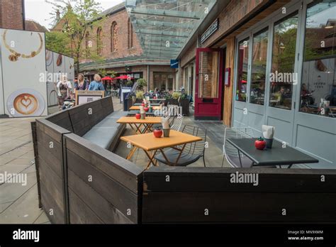 Al Fresco Dining Experience Restaurants In Worcester Stock Photo Alamy