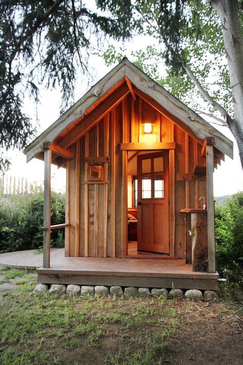 Small One Room Cabin Provides Stress Release Cabin Living One Room