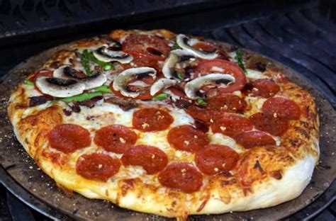 How To Make The Perfect Pizza On The Grill Grilled Pizza Recipes