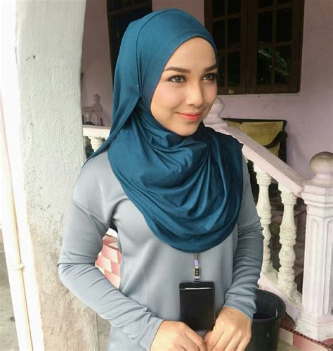 Pin By Mikro Id On Dewasa Beautiful Hijab Hijab Chic Satin Fashion