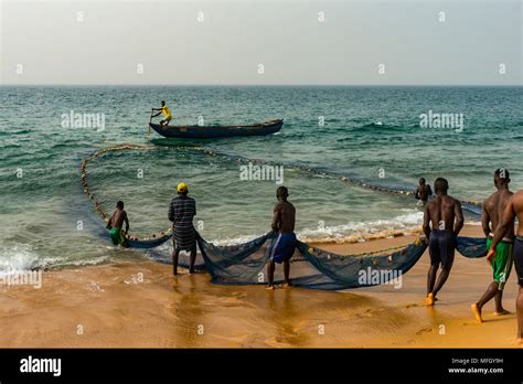 Liberia Fishing Africa Hi Res Stock Photography And Images Alamy