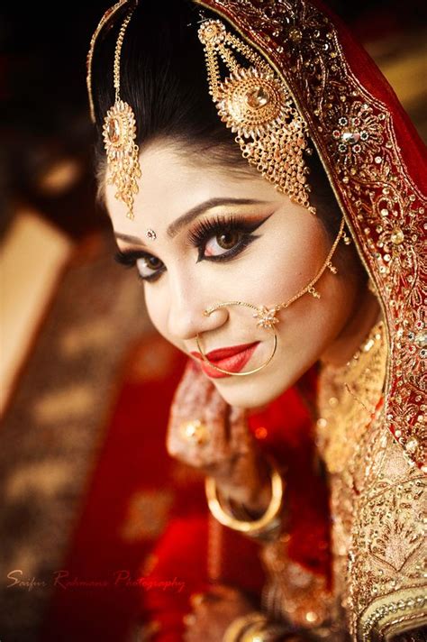 One cannot beat a bengali bride's wedding look because of the traditional topor, aalta laden hands and especially the chandan bindis which are no less than true artwork. Untitled by Saifur Rahman, via 500px | Bengali bride, Indian wedding photography, Bride