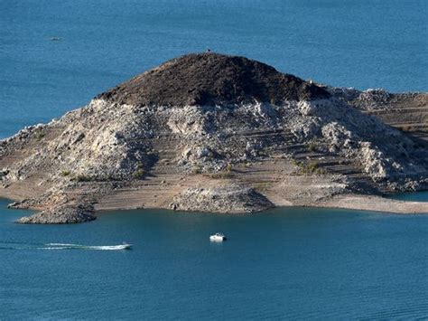 Lake Mead Drops To Lowest Level In History Lake Mead Lake Water
