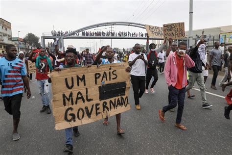 Angola Polícia Dispersa Marcha Contra Subida Dos Combustíveis Em Luanda Renascença