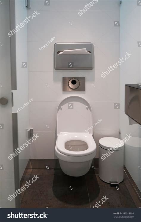 Toilet Stall Public Restroom Stock Photo 582518998 Shutterstock