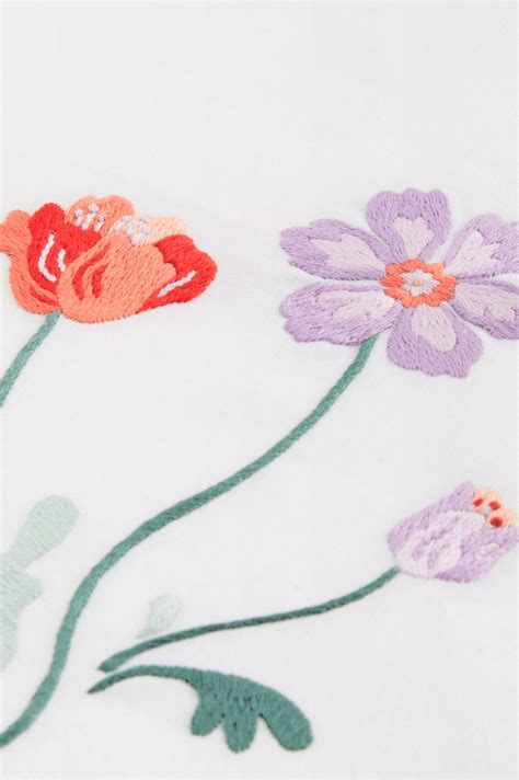 We recommend using a solid fabric and a light color fabric.*** Wildflowers Embroidery Pattern