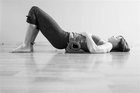 10 Min Lower Back Roll Yoga For Backs