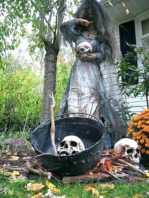 30 Fabulously Spooky Outdoor Halloween Decorating Ideas