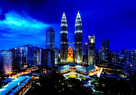 The petronas towers have become the figurehead of malaysia. Petronas Twin Towers : Kuala Lumpur Tourist Destination ...
