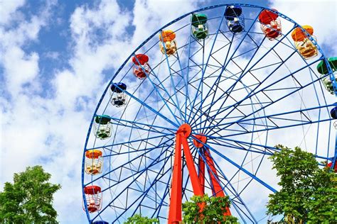 Girl In Critical Condition After Falling From Ferris Wheel At Tennessee