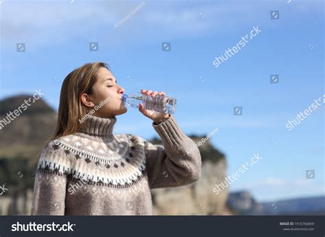 Drink Water In Winter 57 441 Images Photos Et Images Vectorielles De