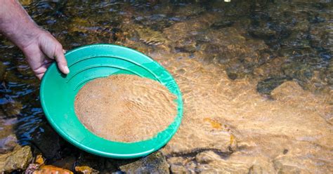 Gold Panning In Wisconsin A Gold Prospecting Guide Bizarrehobby