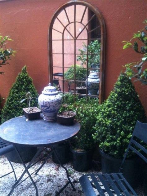 37 Cozy And Clean Small Courtyard Ideas For Your Inspiration