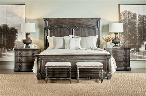 Hooker Furniture Traditions 2pc Panel Bedroom Set In Dark Wood