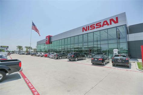 Nations Largest Nissan Dealership Woos Buyers With Amenities