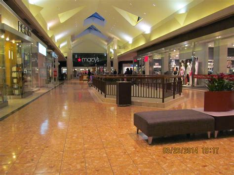 What Stores Are In The St Louis Galleria Mall