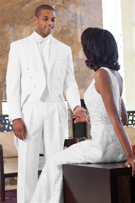 The men's wearhouse and tuxedo junction are the main options most guys will look to when needing to rent a tux or suit, but i make the case you should. Tuxedo Rental Miami | AZ Formal Wear | Tuxedo Rental ...