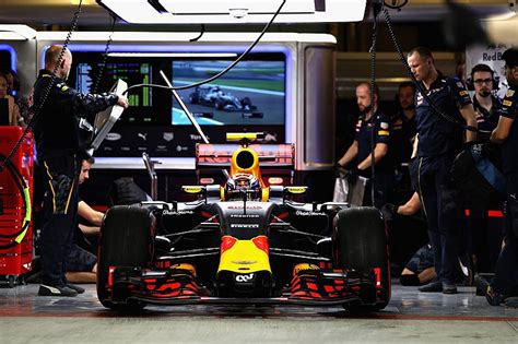 Red bull boss dietrich mateschitz says that another adrian newey 'masterpiece' may not be enough to keep his team in formula 1 over the longer term. Mateschitz - Red Bull aura sûrement le châssis référence