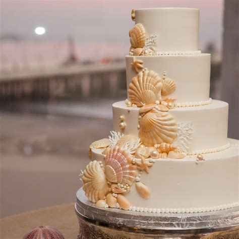 Rooms at seashell beach villa provide air conditioning, a kitchenette, and a refrigerator. Seashell Wedding Cake