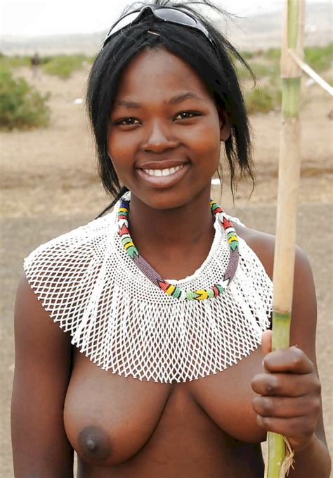 Femme Nue Dans La Tribu Africaine Photos De Femmes