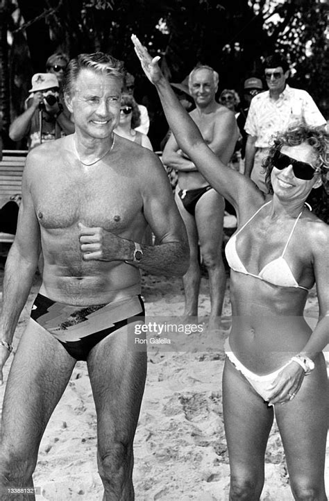 Actor Lyle Waggoner And Wife Sharon Kennedy Attend Kauai Lani Nachrichtenfoto Getty Images