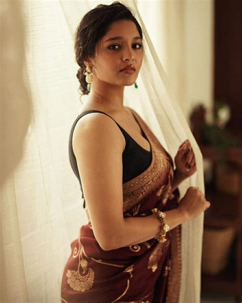 Tamil Actress Ritika Singh In Saree Exposing Hot Photos Ritika Singh
