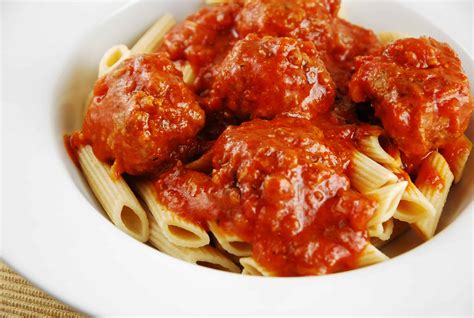 Homemade italian meatballs with spaghetti (or rice, or pasta, or cous cous, or potato mash!). Light Italian Meatballs Recipe - 5 Points - LaaLoosh