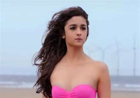 alia bhatt steals shaandaar trailer with hot bikini look bollywood news india tv