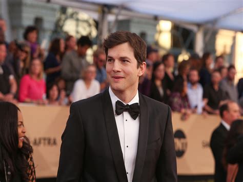 ashton kutcher says he was ‘f king pissed when demi moore s memoir came out 94 5 tmb