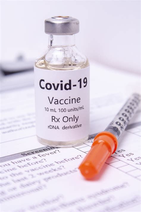 Phase 2 phase 3 combined phases vaccine name: Coronavirus covid-19 vaccin en spuit close-up | Gratis Foto