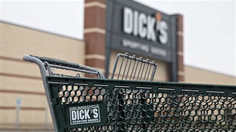 Dicks Sporting Goods Will Stop Selling Guns At 440 More Stores Cnn