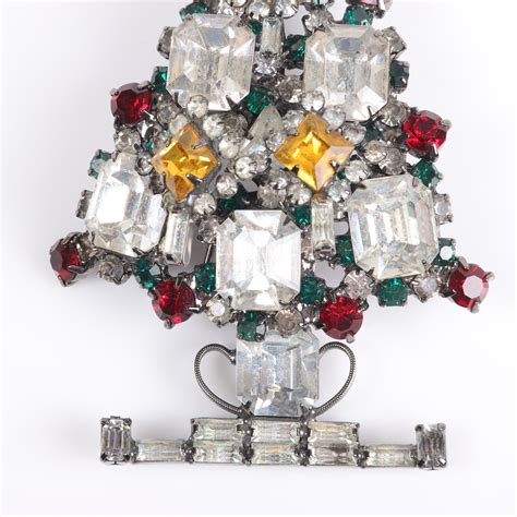 Lot Lawrence VRBA Classic 4 1 2 Christmas Tree Brooch With Large