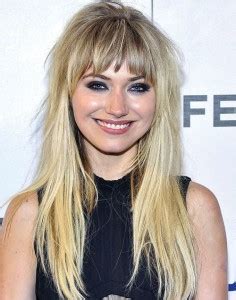 Imogen Poots Long Blonde Hair In Choppy Hairstyle With Bangs Careforhair Co Uk Careforhair Co Uk