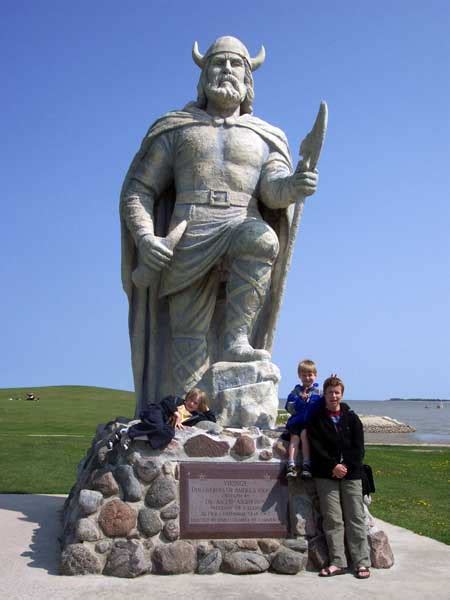 Historic Sites Of Manitoba Giant Viking Statue Gimli Rm Of Gimli