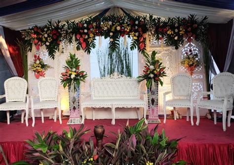 Di sinilah mereka akan menghampiri dan menyampaikan ungkapan selamat kepada pengantin. 15 Model Pelaminan untuk Pesta Pernikahan di Halaman Rumah ...