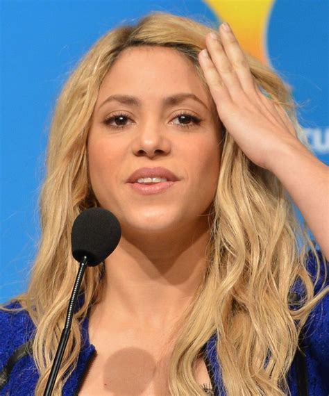 Shakira is one of the most famous singers apart from being a dancer, songwriter, businesswoman, philanthropist, and a record producer from colombia. Shakira sa taille son poids, combien mesure cette star