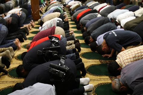 Police In Los Angeles Step Up Efforts To Gain Muslims Trust The New York Times