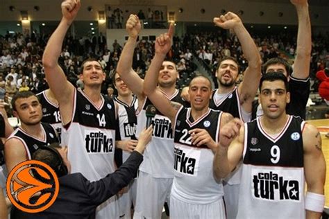 The league is made up of 16 teams, 8 of them from istanbul, including some historical clubs like galatasaray, besiktas or fenerbahçe who shine not only in. Turkish Club That Signed Deron Williams Is Now After Kobe ...