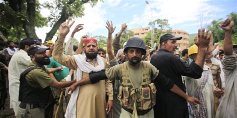 Pakistani Protesters Clash With Police Huffpost