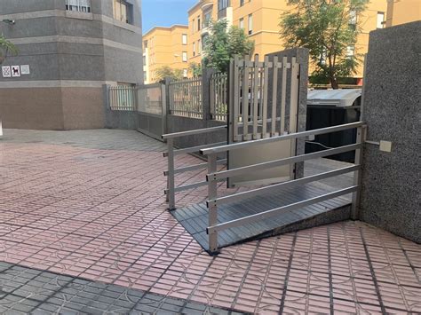 Es un inmueble que tiene 100 m2 y dispone de 3 gran salón, 3 dormitorios, 2 baños completos, terraza 80 m, calefacción central, a 1 minuto de alcampo, mercadona, lidl, est. RE/MAX Arcoiris - Piso en alquiler, costa rica, Las Palmas ...