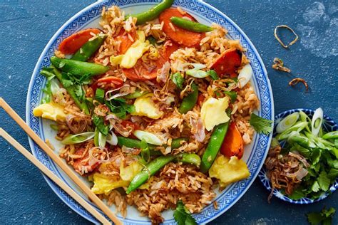 Resepi nasi impit club : Indonesian Vegetable Nasi Goreng with Crispy Shallots | Marley Spoon in 2020 | Crispy shallots ...