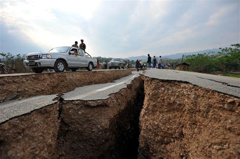 Earthquake is a 1974 american ensemble disaster drama film directed and produced by mark robson and starring charlton heston and ava gardner.the plot concerns the struggle for survival after a catastrophic earthquake destroys most of the city of los angeles, california. Myanmar 6.9 Magnitude Earthquake Sends Tremors Across India; Multiple Injuries Reported