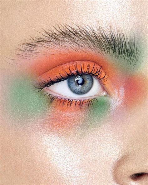 9 Magnificent Tropical Eyes Makeup For Warm Summer Atmosphere