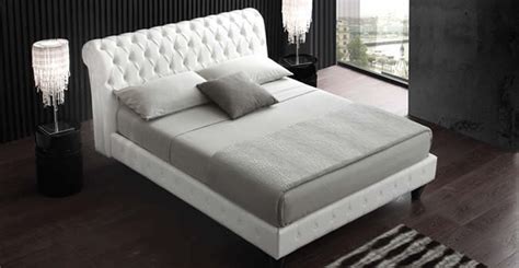 Il nostro assortimento articoli per la spalliera. Luxury Letto Chesterfield in pelle con testata in capitonné