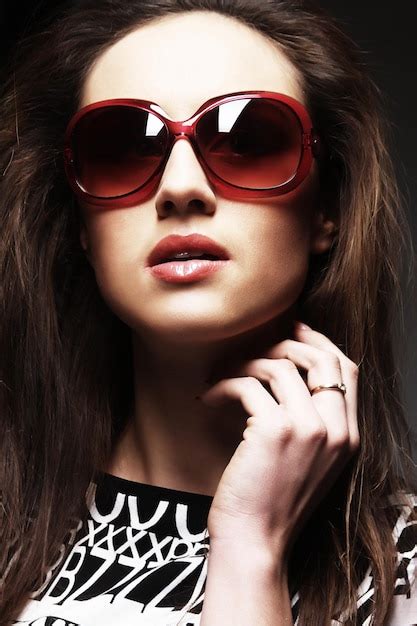 premium photo woman portrait wearing sunglasses