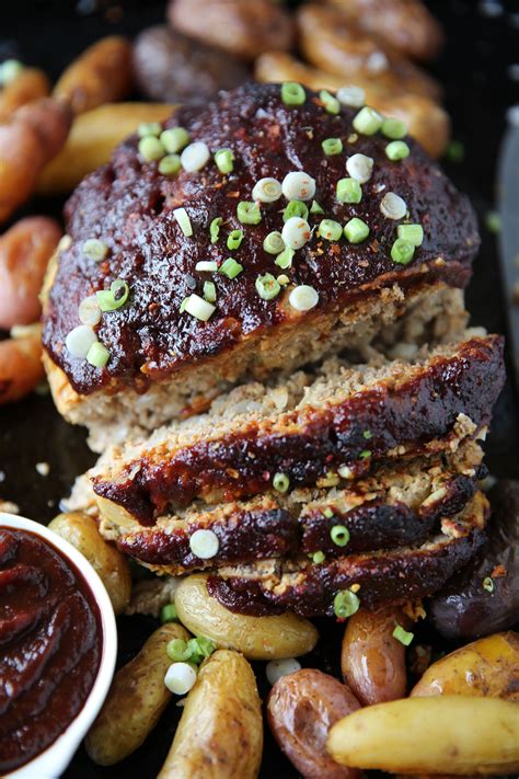 Find traditional recipes and turkey versions. 2 Lb Meatloaf Recipe / Meatloaf Recipe Jamie Oliver with ...