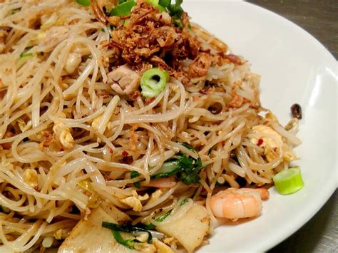 When cooked rice vermicelli right, it is always springy. Resep Bihun Goreng Udang Special - Cara Membuat