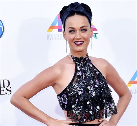 Katy Perry Fakes Katy Perry Falls To Floor And Flashes Crotch As She