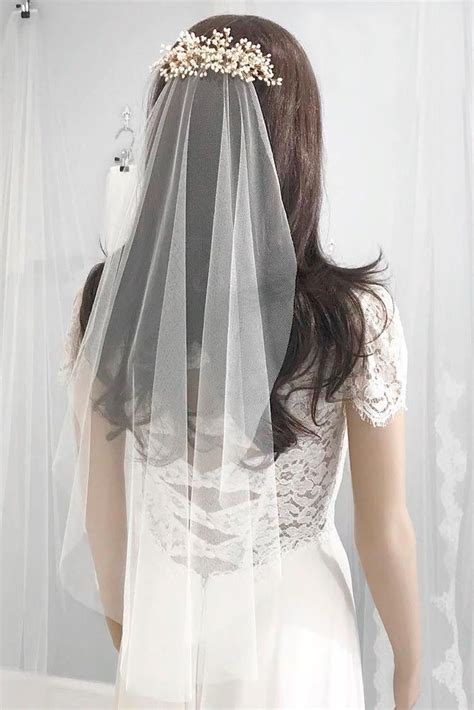 18 Elegant And Charming Wedding Veils For Every Bride From Traditional
