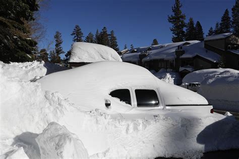 The Big Dump Digging Out From 11 Feet Of Snow In Mammoth Lakes Los